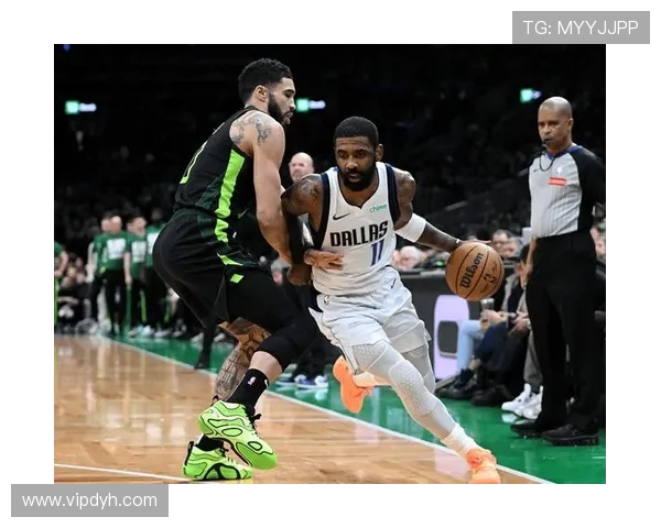 塔图姆强势突破内线无畏防守轻松上篮得分展现超强实力 塔图姆强势突破内线无畏防守轻松上篮得分展现超强实力